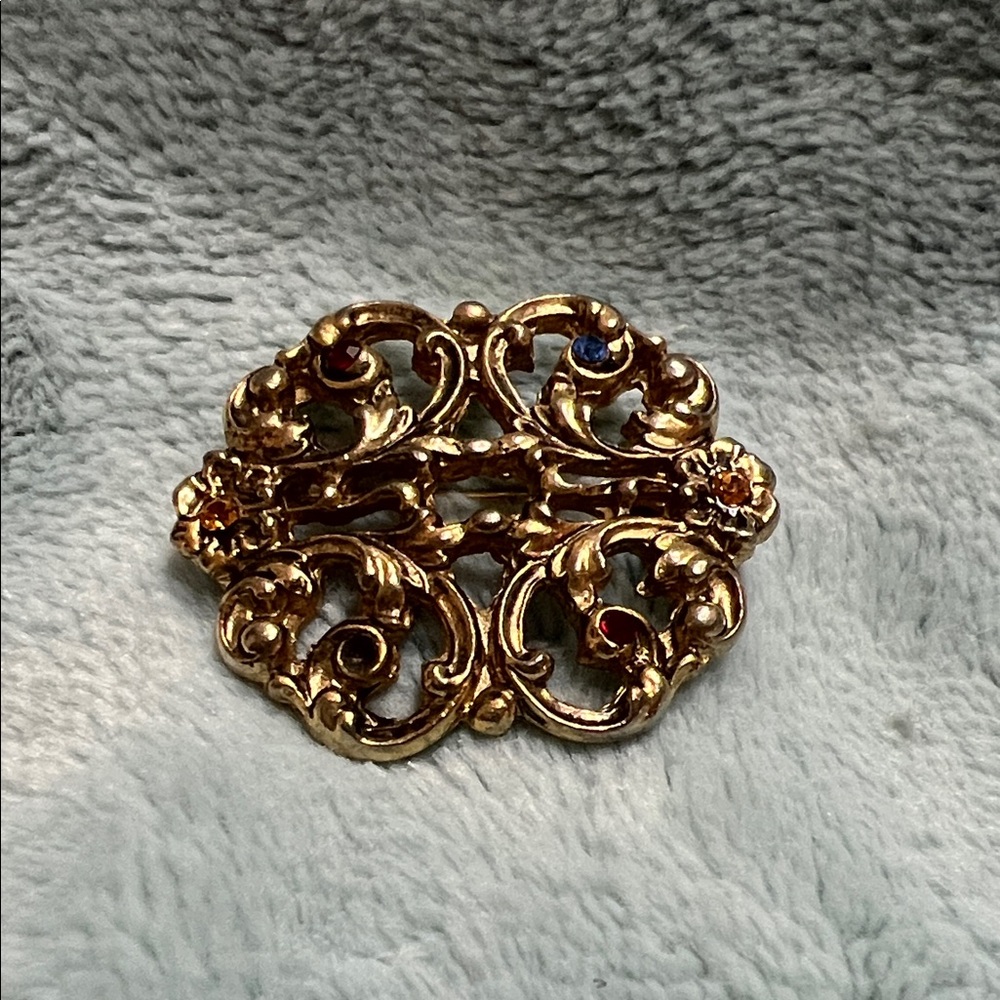 Elegant Gold Brooch with Multicolor Accents
